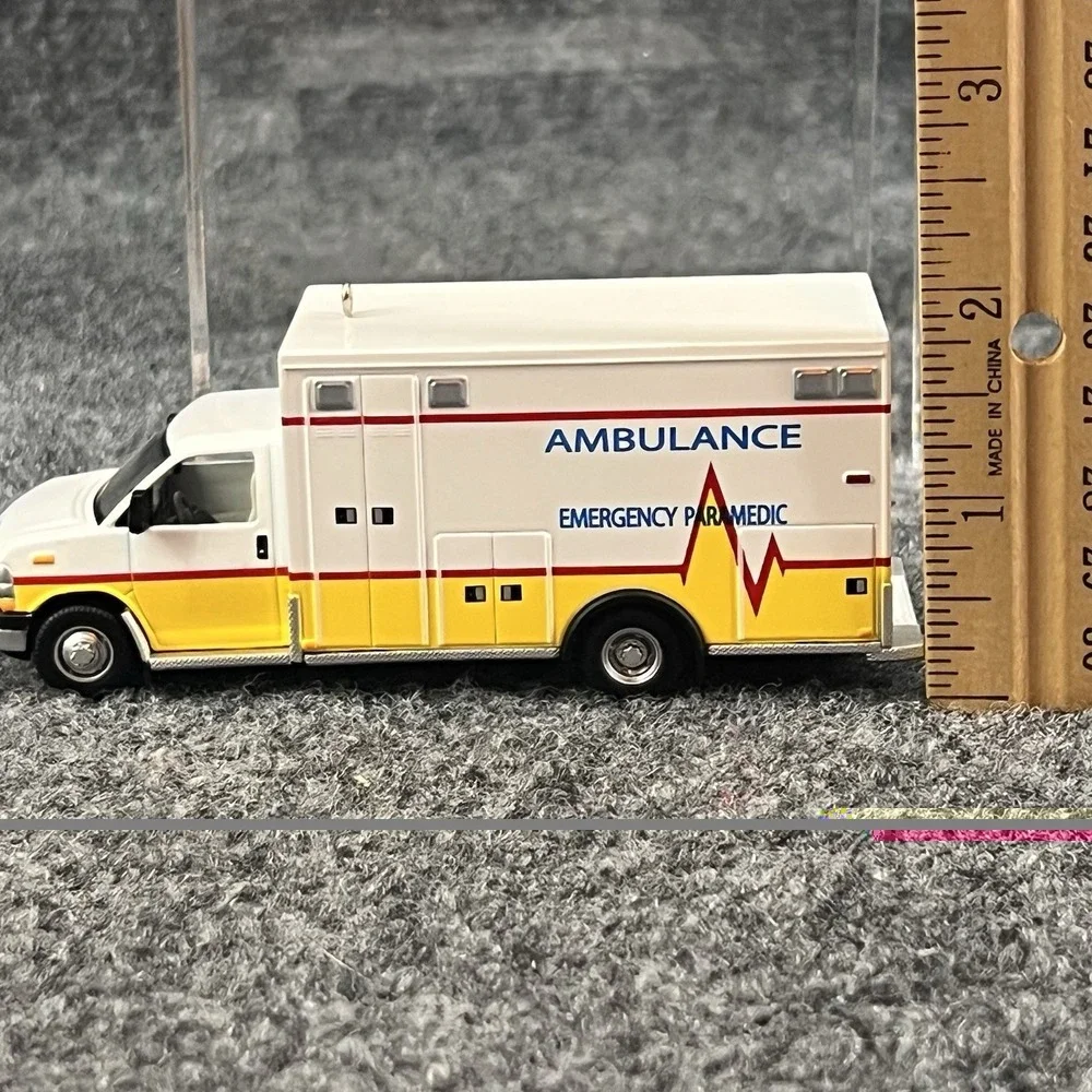 2019 Hallmark 2012 Chevrolet G4500 Ambulance EMS Paramedic Keepsake Ornament New